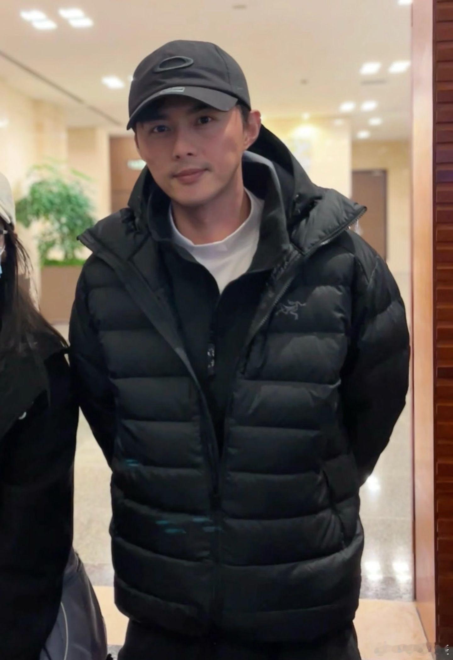 叶祖新叶祖新曾说不演戏了就去炒粉 原来叶祖新也有低谷期，无戏可拍时想过放弃演戏回