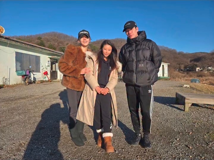 秋瓷炫 ✨秋瓷炫星日记录Netflix原创黑色新剧韩剧亲戚 相关为了钓鱼的场面，