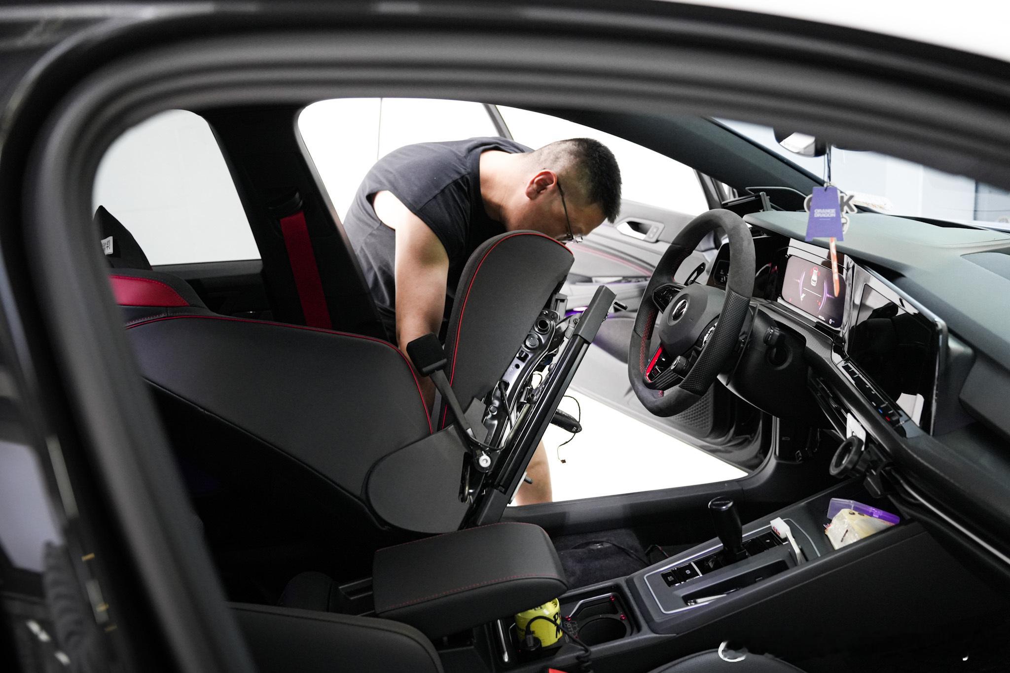 大众高尔夫8GTI 更换RECARO CS赛椅八代高尔夫GTI 升级RECARO