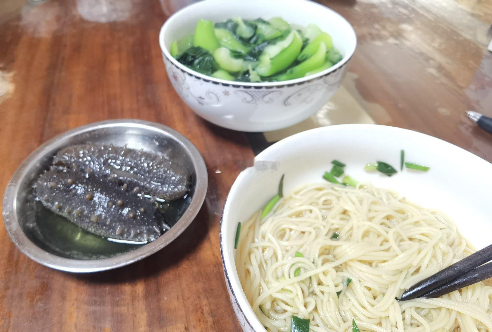 今天中午，吃碗青菜面