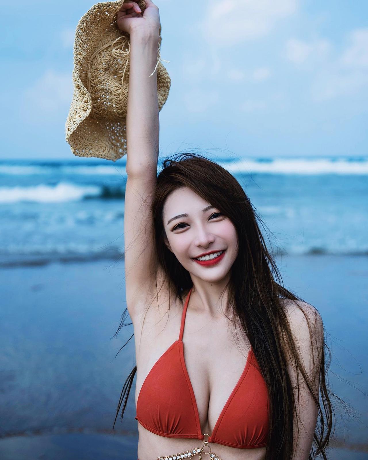 台湾车模画报：清纯又性感！
INS：miababy0122