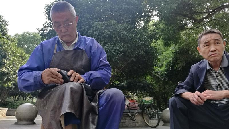 现在很多商品都有所谓的“正品码”，可这“正品码”没准就是假货的“通行证”。之前我