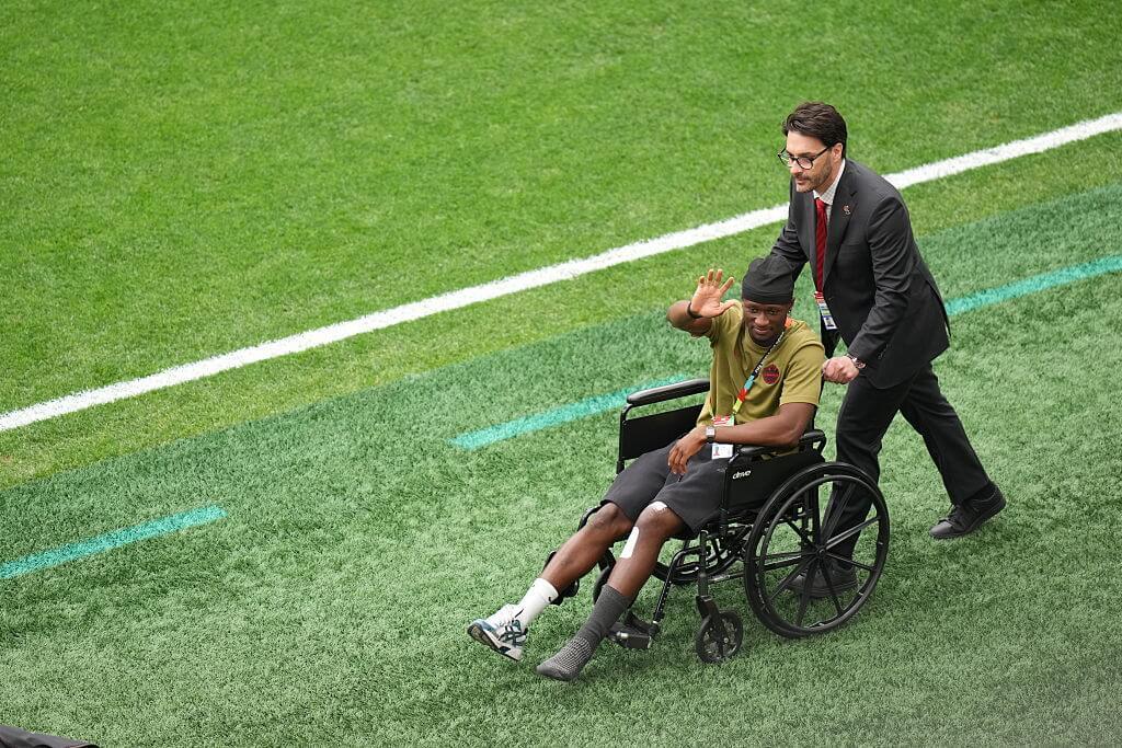 【TA：卡塔尔中场马迪博因踢断科内腿部被禁赛5场】据国际足联（FIFA）纪律委员