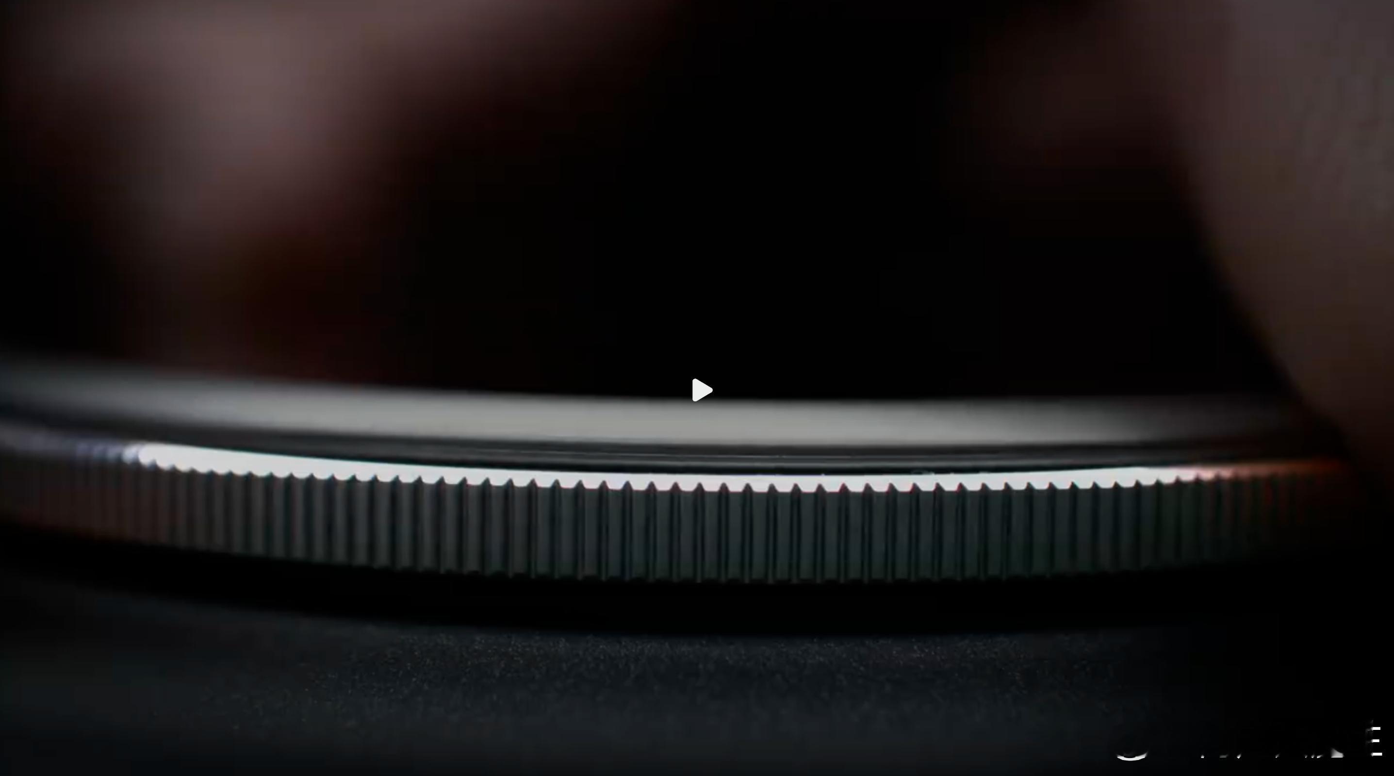 小米17Ultra 徕卡版机械变焦环 转动机身那圈金属变焦环的瞬间，手机拍照突然