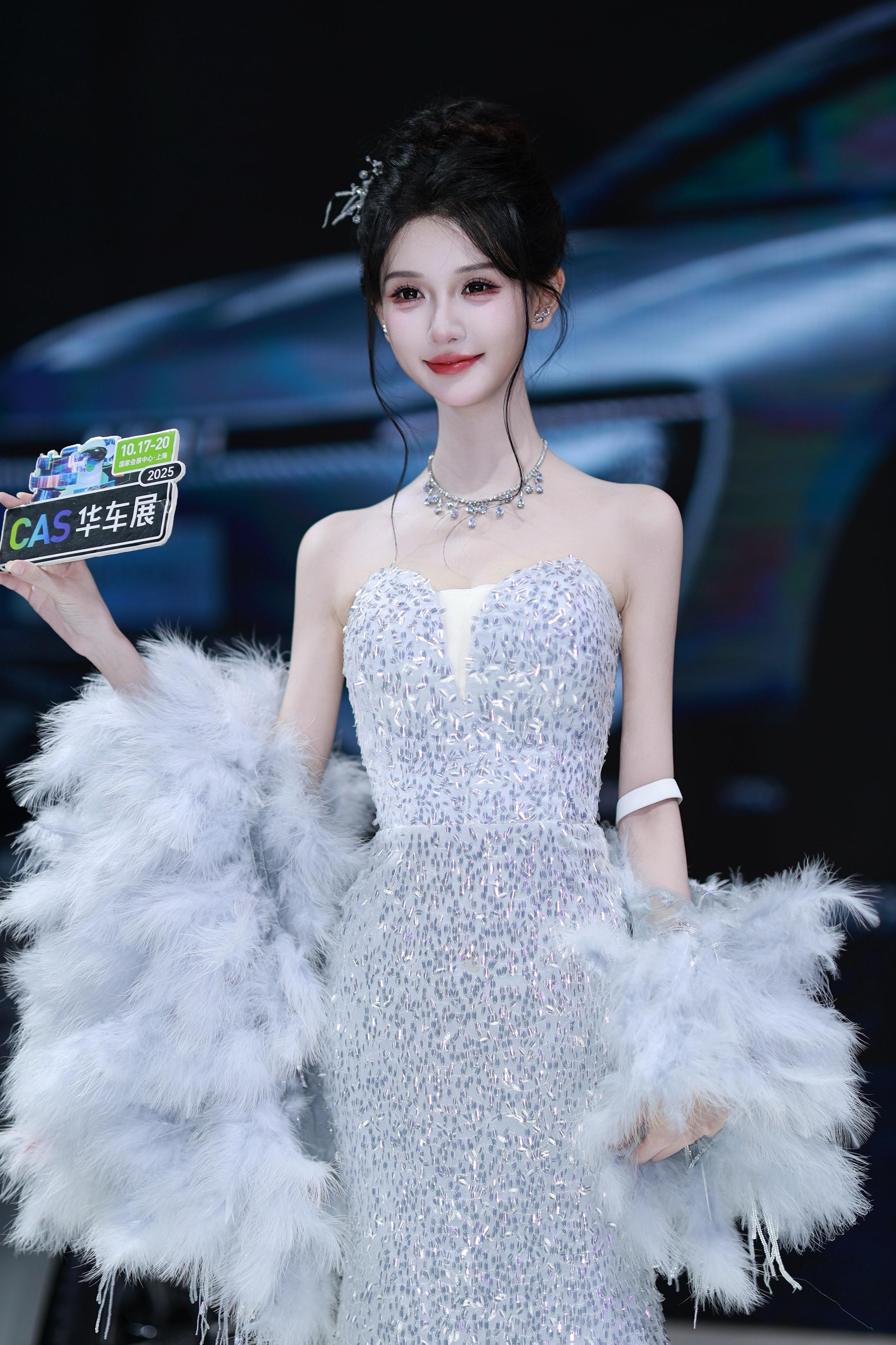 不愧是百万顶流车模小玥玥。现场太美了