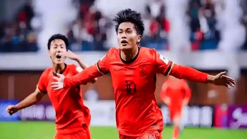 3比0，越南连胜断了
 
上半场我们压着踢，对面连半场都难出。菱形中场把越南小快