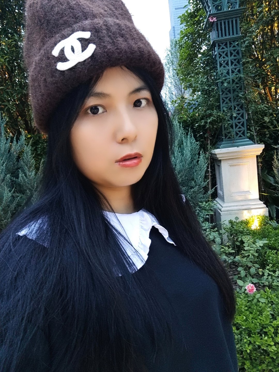 别人为了上镜偷偷打阴影修脸型，你倒好，素颜出门买个咖啡，咖啡师都多给你挤半圈奶油
