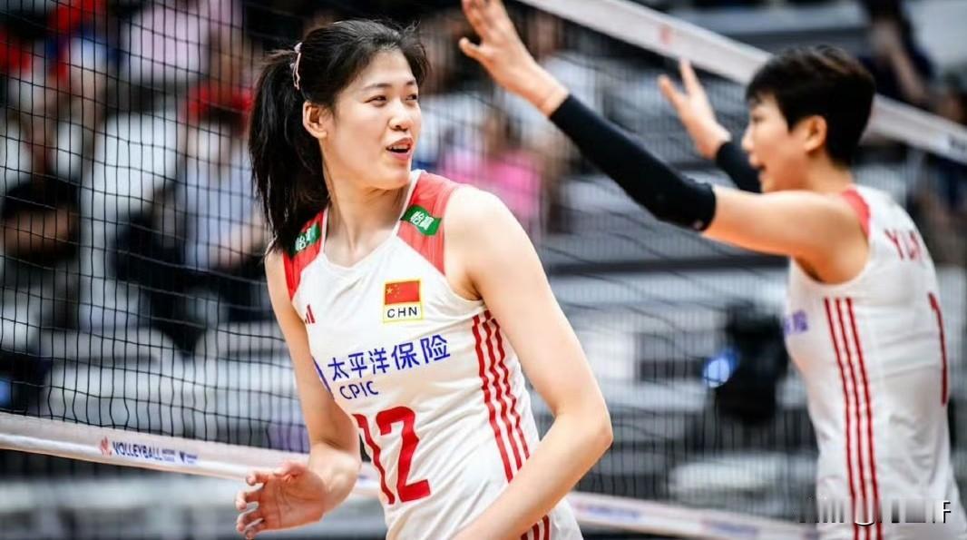 意甲豪门米兰女排正式官宣，中国女排主力主攻李盈莹加盟，成为队史首位中国球员！25