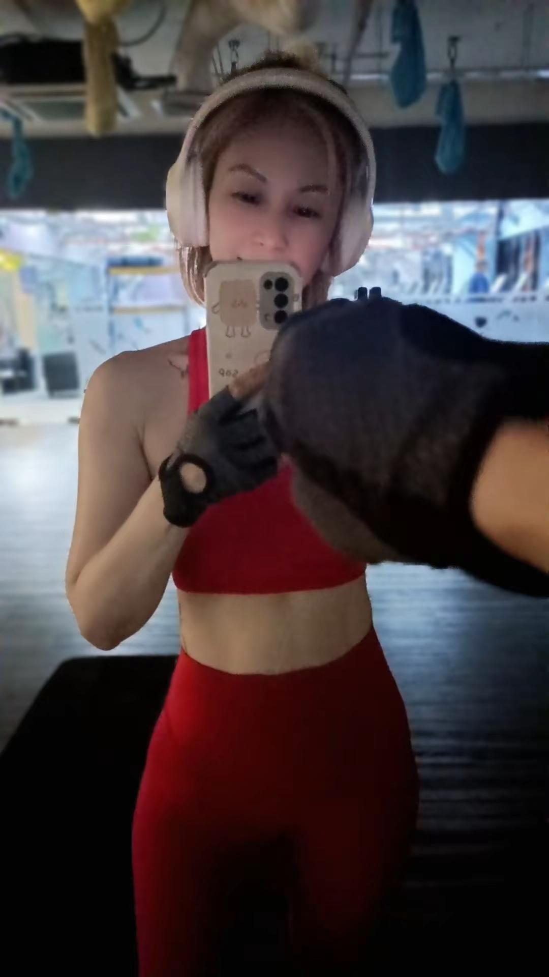 自在，不是让人喜欢你而是，喜不喜欢都随你我就是要变成美少女😂健身女孩最酷