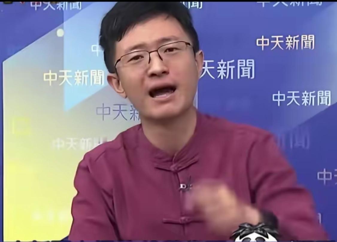 侯汉廷太有才了，他讽刺台湾军购“青蛙再武装，大象想踩就踩”！
       针对