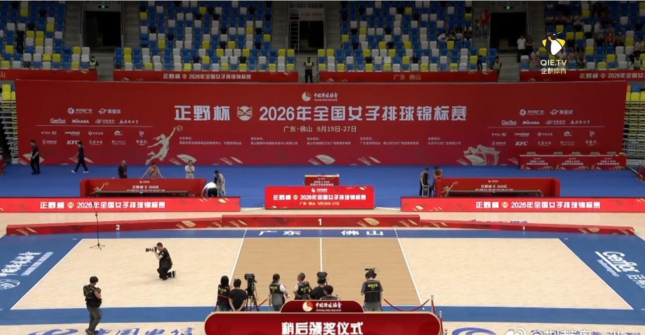 【女排全锦赛】决赛，江苏女排3-0零封上海女排获得冠军，山东女排3-1击败浙江女