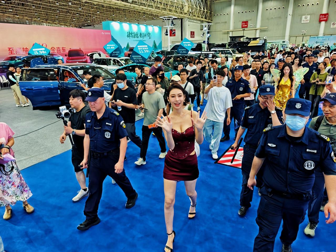 【武汉车展明日收官·汉阳国博精彩压轴】6月21日是CMS武汉车展最后一天，展会仍