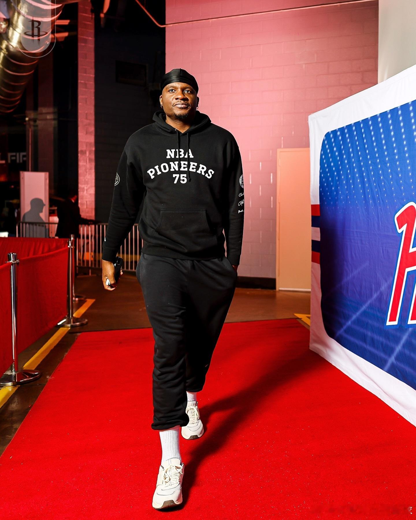 今日火箭潮男们入场帅照📸休斯顿火箭独行侠vs火箭休斯顿火箭