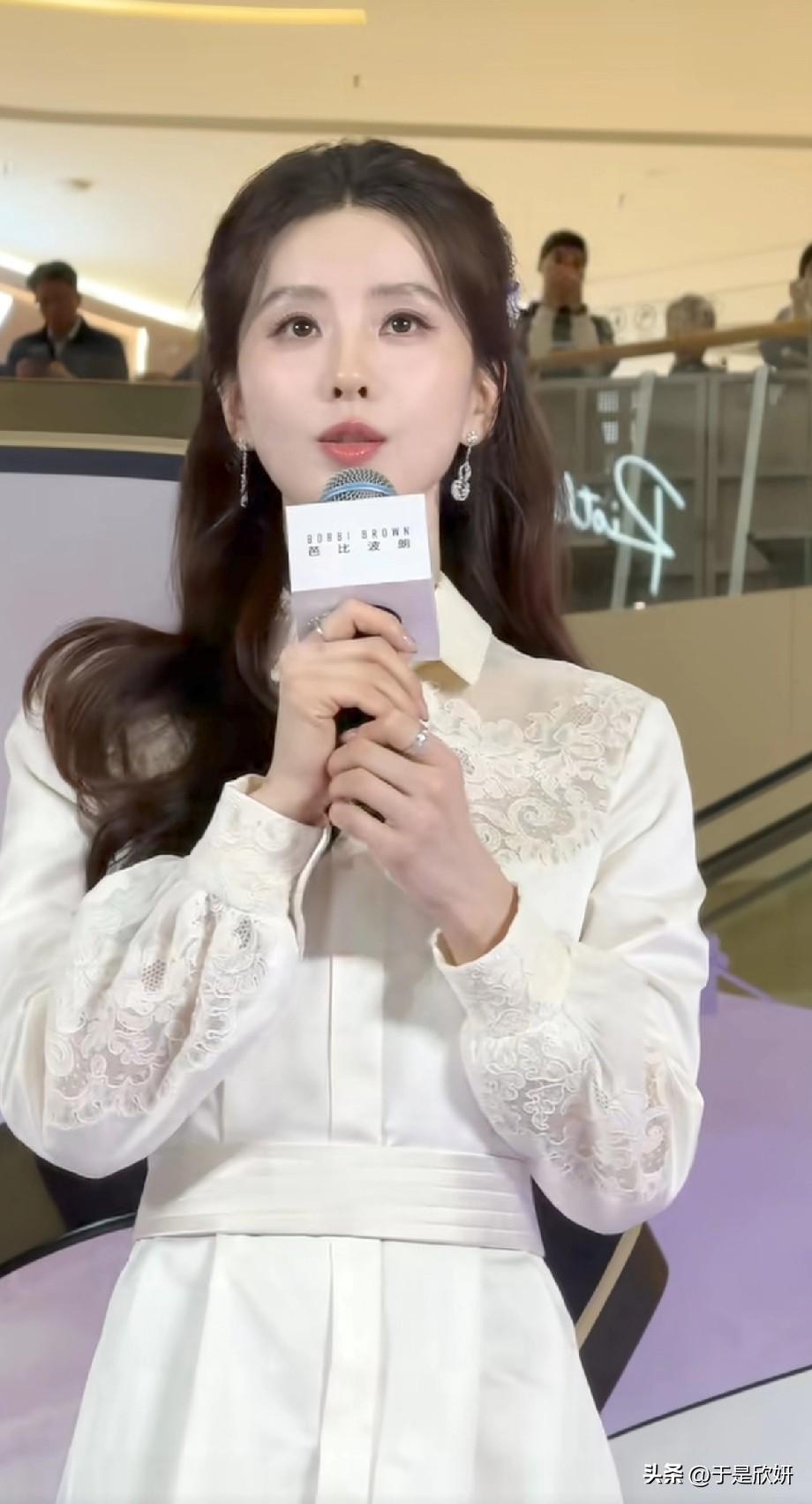 刘诗诗这状态，37岁还能美成这样？
 
谁懂啊！刷到刘诗诗出席活动的生图，直接被