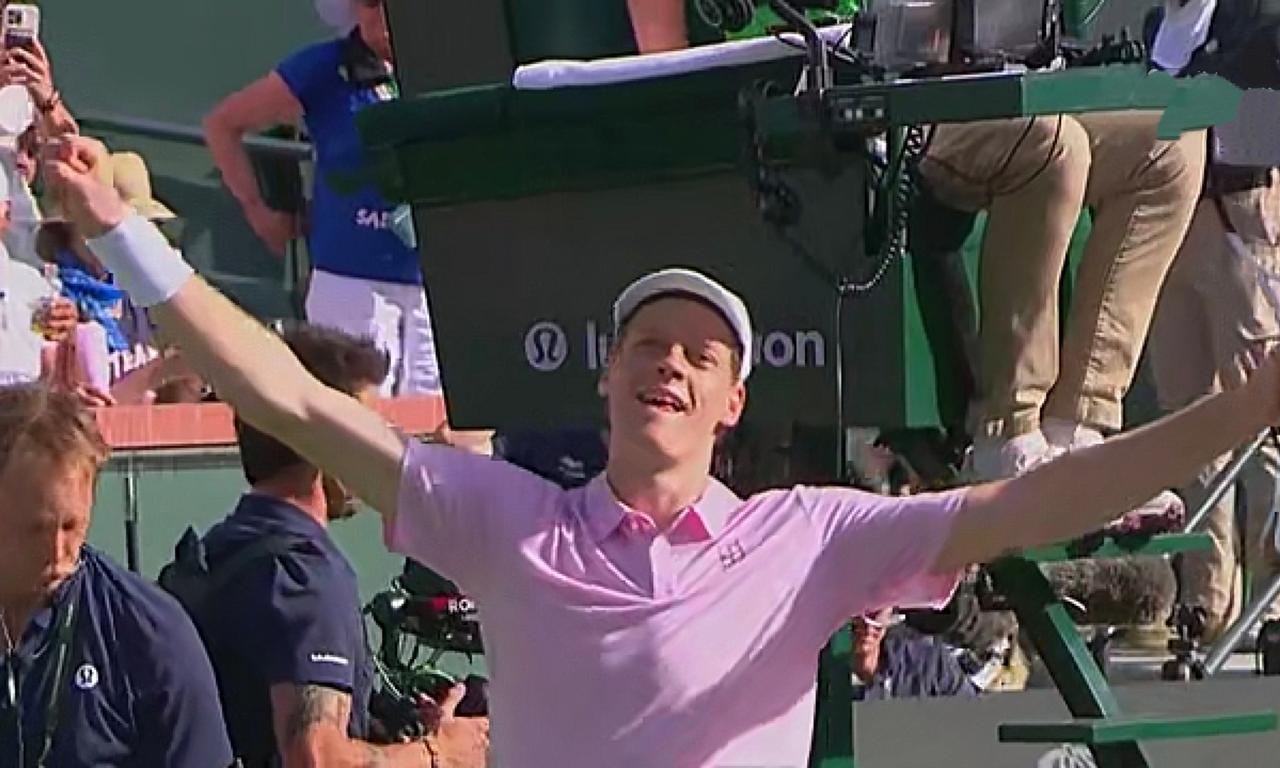 辛纳在印第安维尔斯决赛中双抢七击败梅德韦杰夫，夺得冠军
        北京时间