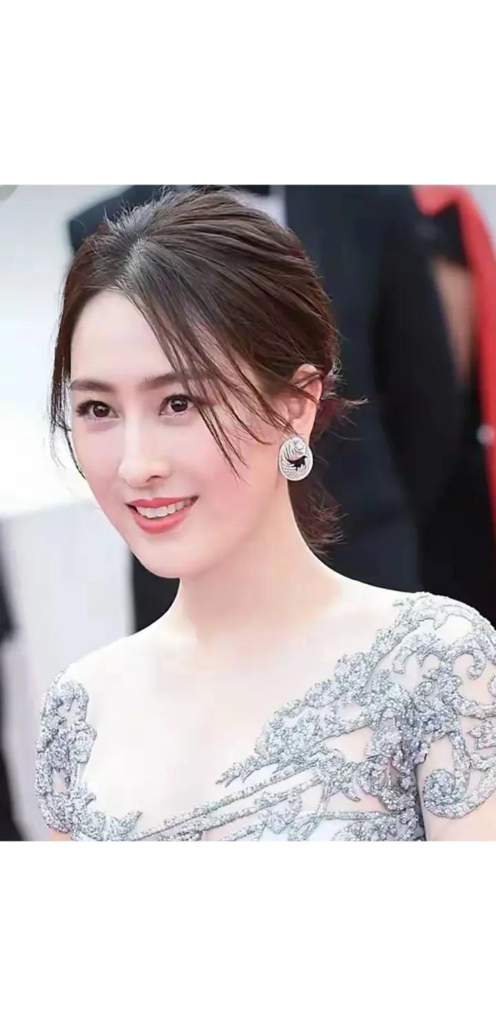 马苏：演艺征途的坚韧探索者

马苏，一位在光影世界里默默耕耘的女演员，用她的才华