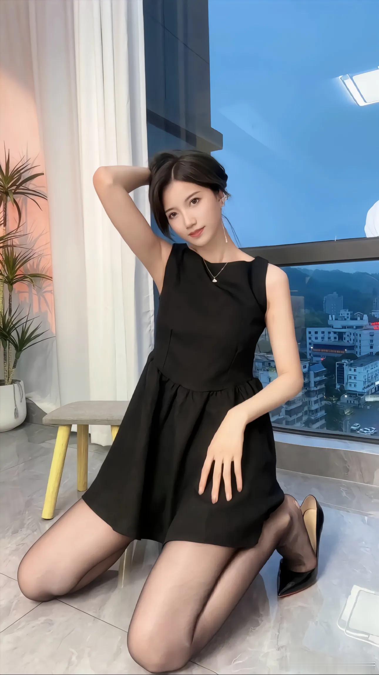黑夜配黑丝 ​​​