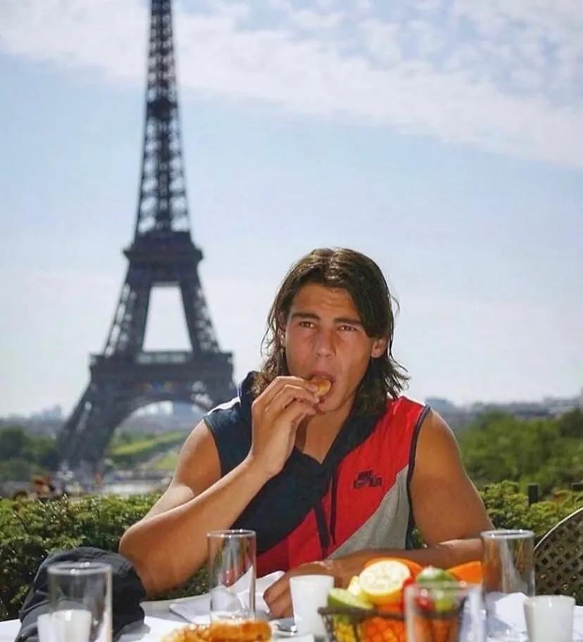 今年退役的网球运动员。其中的有大满贯冠军是纳达尔，穆雷，科贝尔，穆古鲁扎和蒂姆。