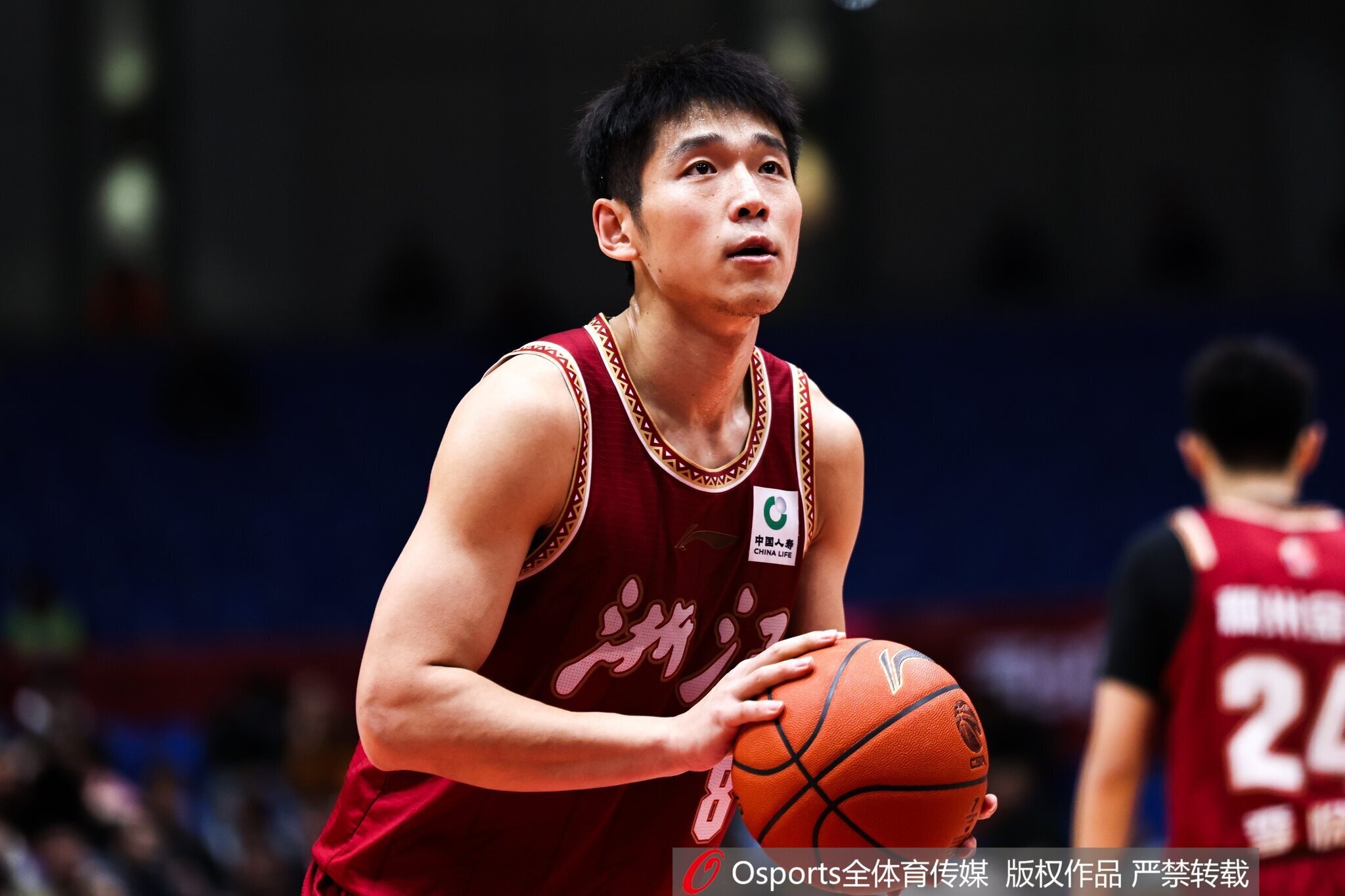 手感火热！陆文博半场7中5&4记三分拿下14分1板1断 正负值+17