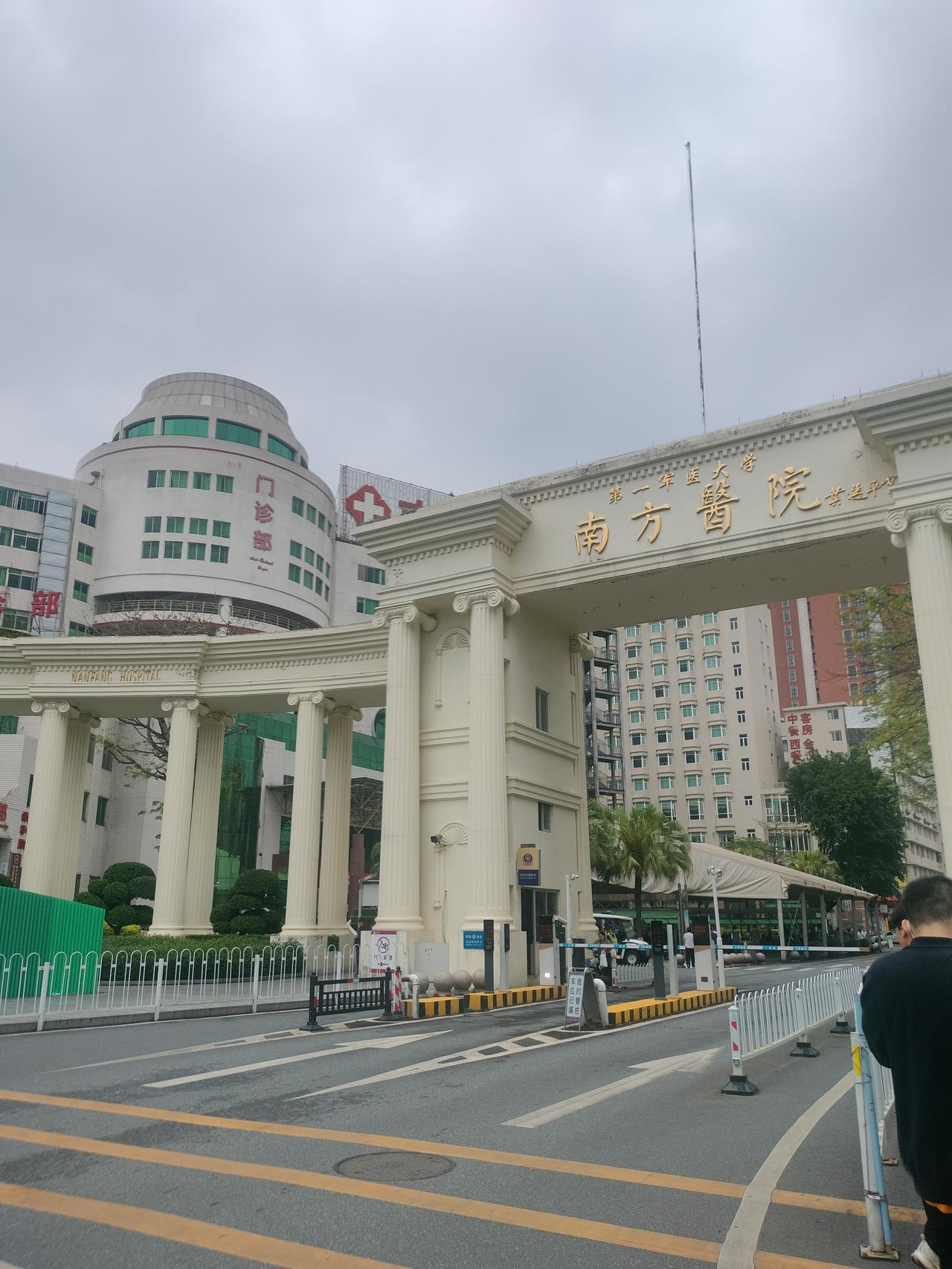 🚨家有老人必看！广州南方医院陪诊100次，总结5个保命细节

家里老人独自去医