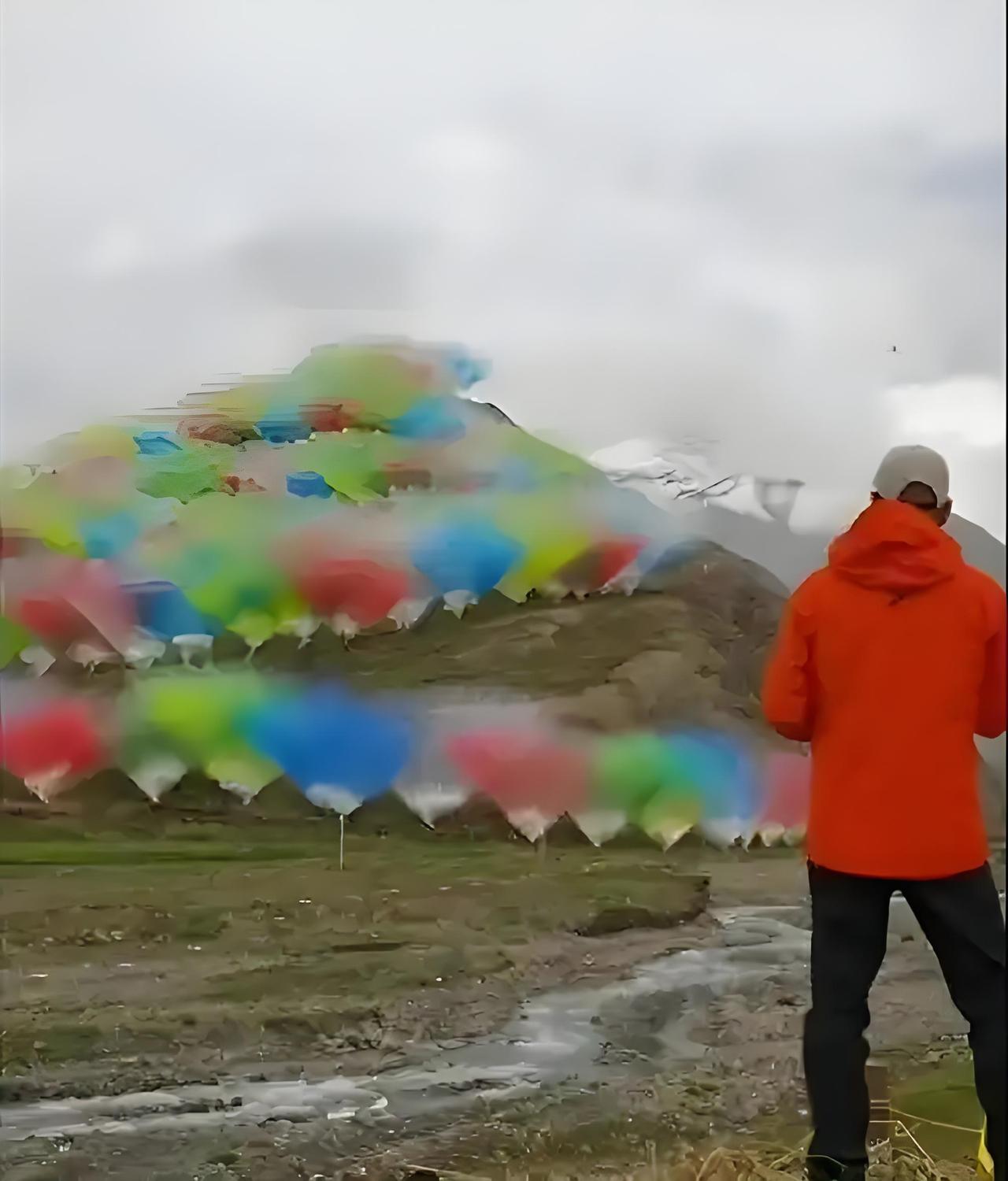 一场丑陋的烟花秀广告却毁了一个生态环境。说实话我根本没觉得这个烟花秀有多么漂亮，