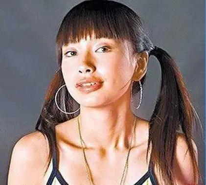 把她吹成了神颜，从来没觉得杨颖好看过，刚出道的时候甚至长得还不如普通人。