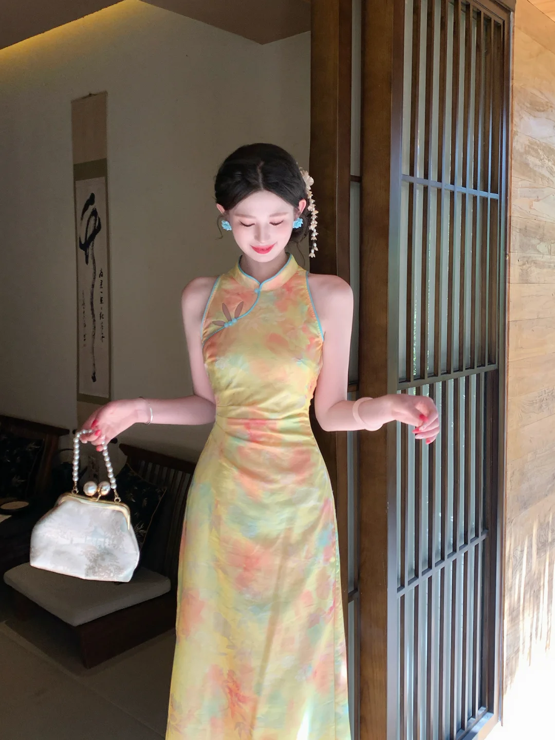 独爱这件自带光泽的亮色旗袍~