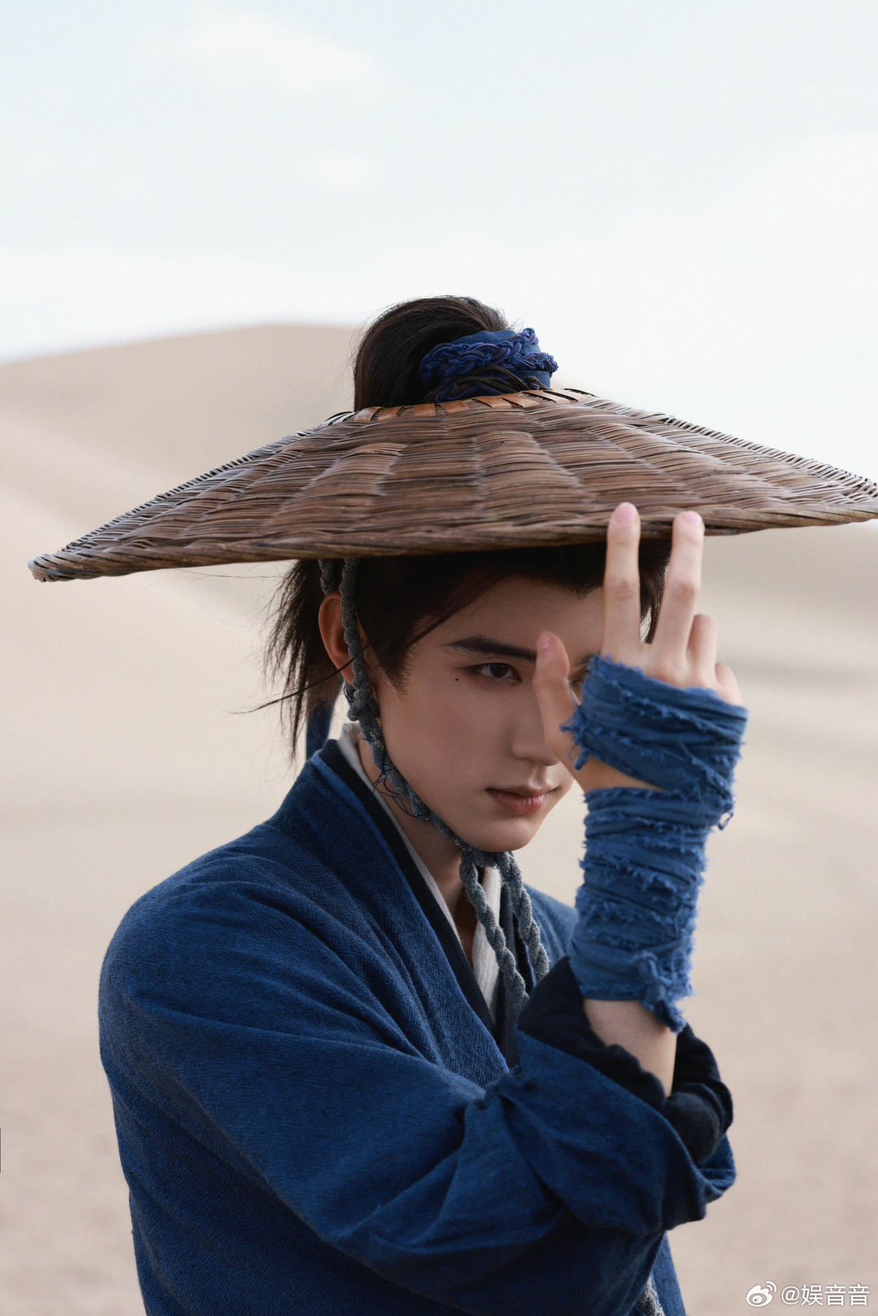 周翊然回应翘楚泪痣妆造 把原生泪痣变成角色记忆点，周翊然这波操作太聪明了！懂角色