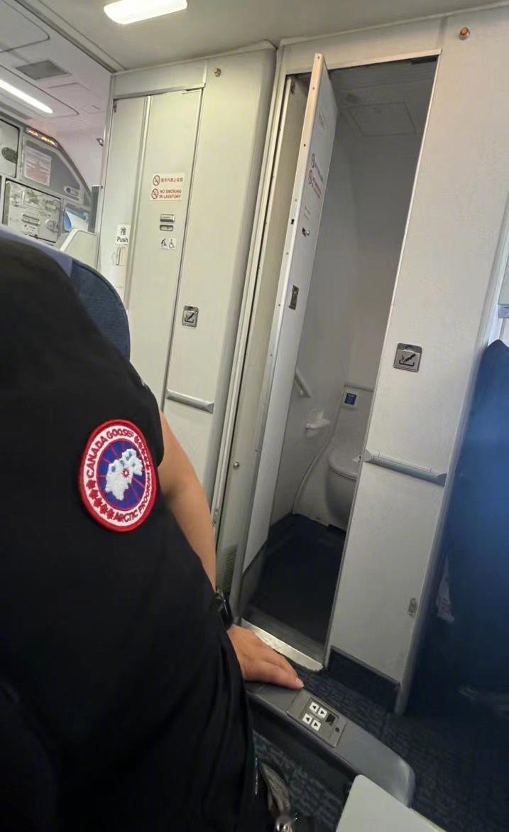 还是请航空公司尽量锁着这个座，别放进值机系统吧[二哈][二哈] 劲头太足[融化]