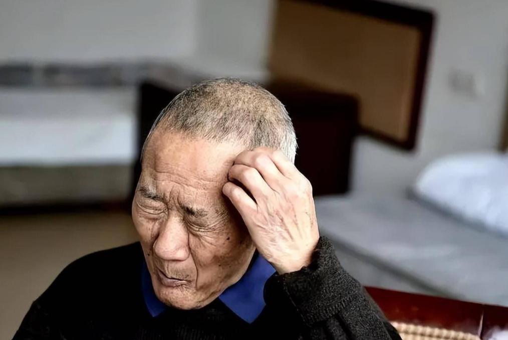 “坏良心呀！”上海，2个男子做中介，他们得知一8旬老夫妻，发现老头得了老年痴呆，