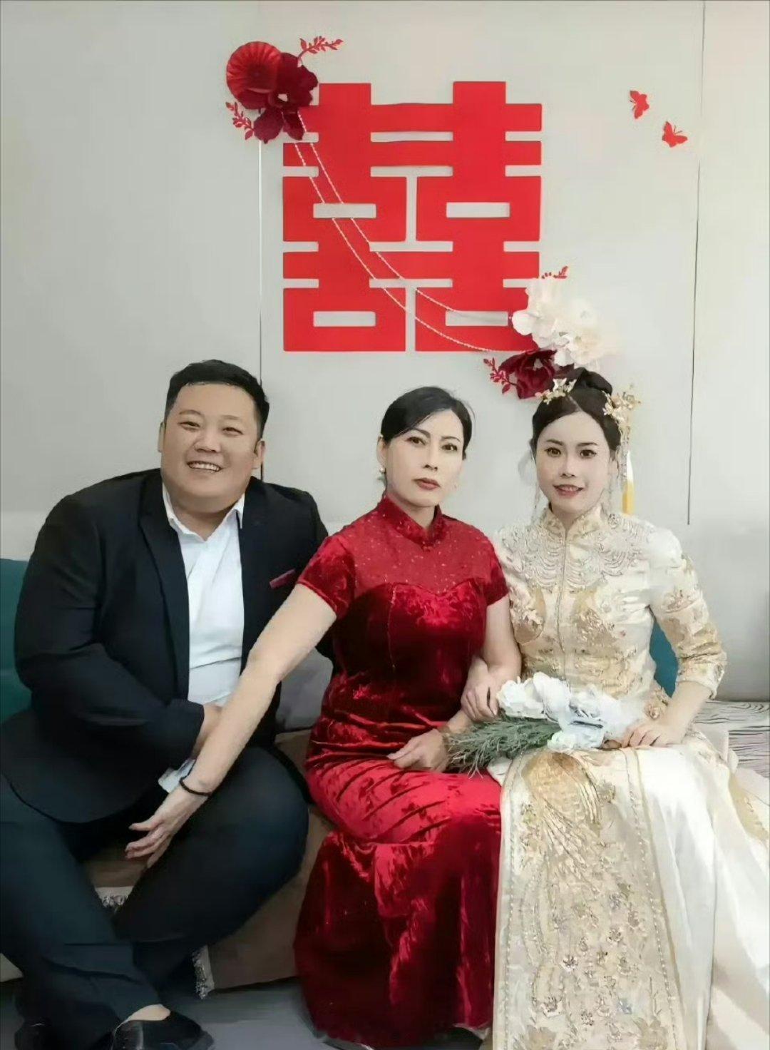 婆婆的气质瞬间秒杀旁边的新娘，有没有？[doge] 