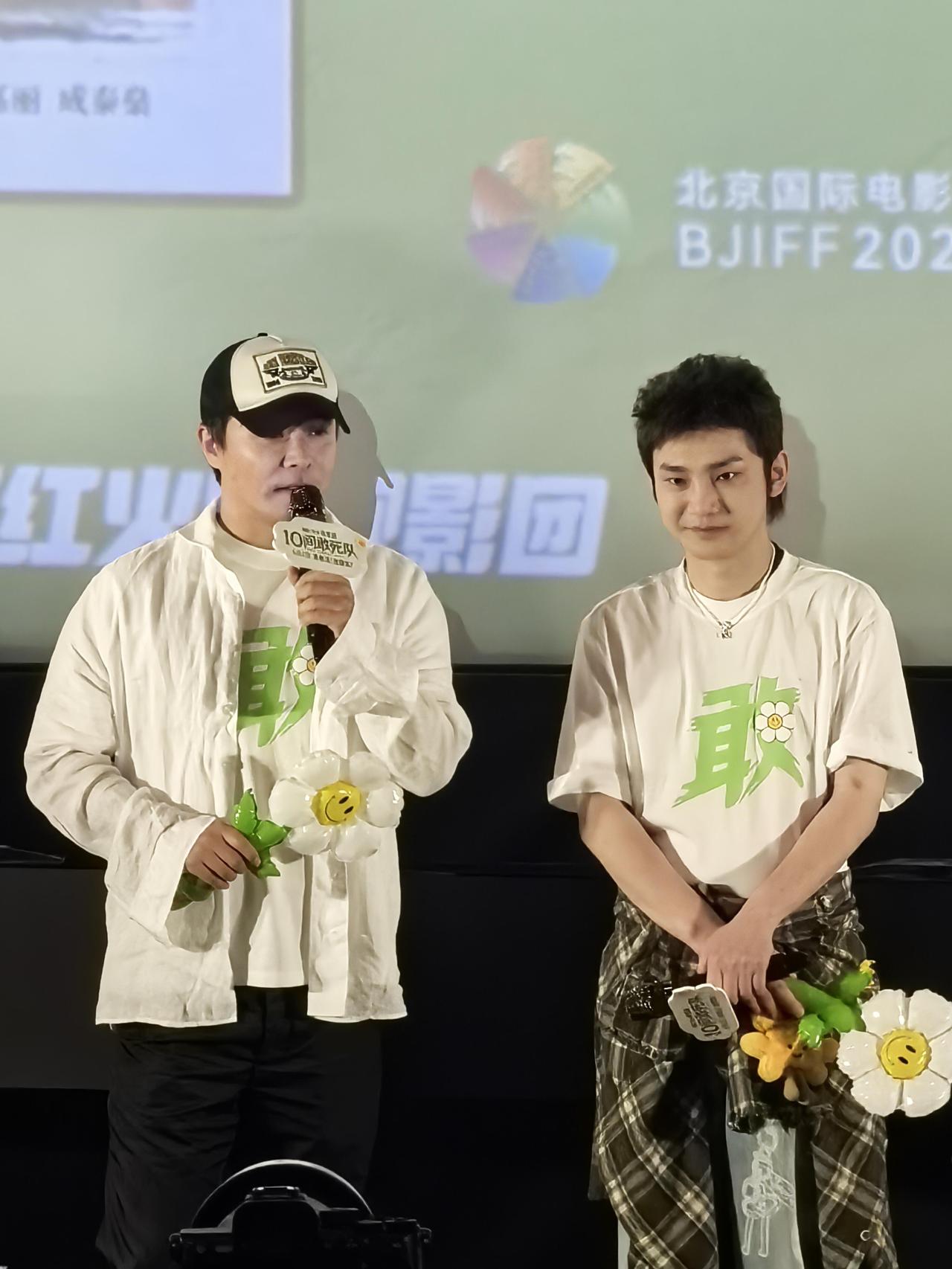 一、票房地位：影史顶级，商业统治力拉满
 
- 导演票房：累计156亿+，中国导