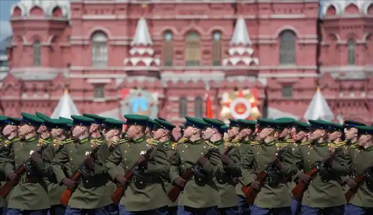俄红场胜利日阅兵取消重型装备，莫斯科全城戒备防袭击


5月9日是俄罗斯卫国战争