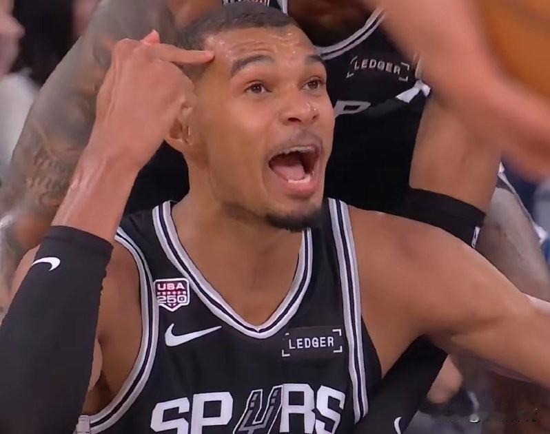 本该3-1却打成1-3！这就是文班亚马为什么不是MVP的原因！
常规赛时，马刺的