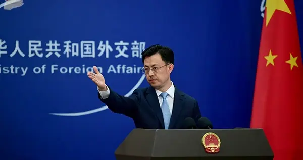 外媒记者高度评价北京亦庄人形机器人半马比赛，外交部回应