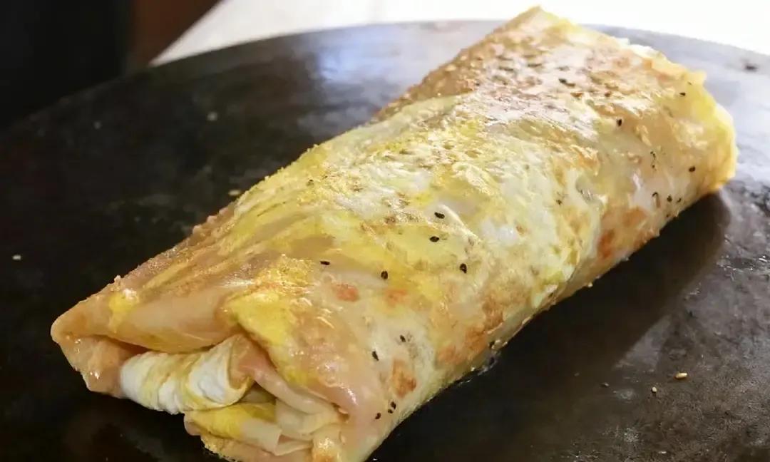 中午买煎饼果子扫码付款，手机一抖直接跳进购物页，支付卡死。
我举着手机愣在原地，