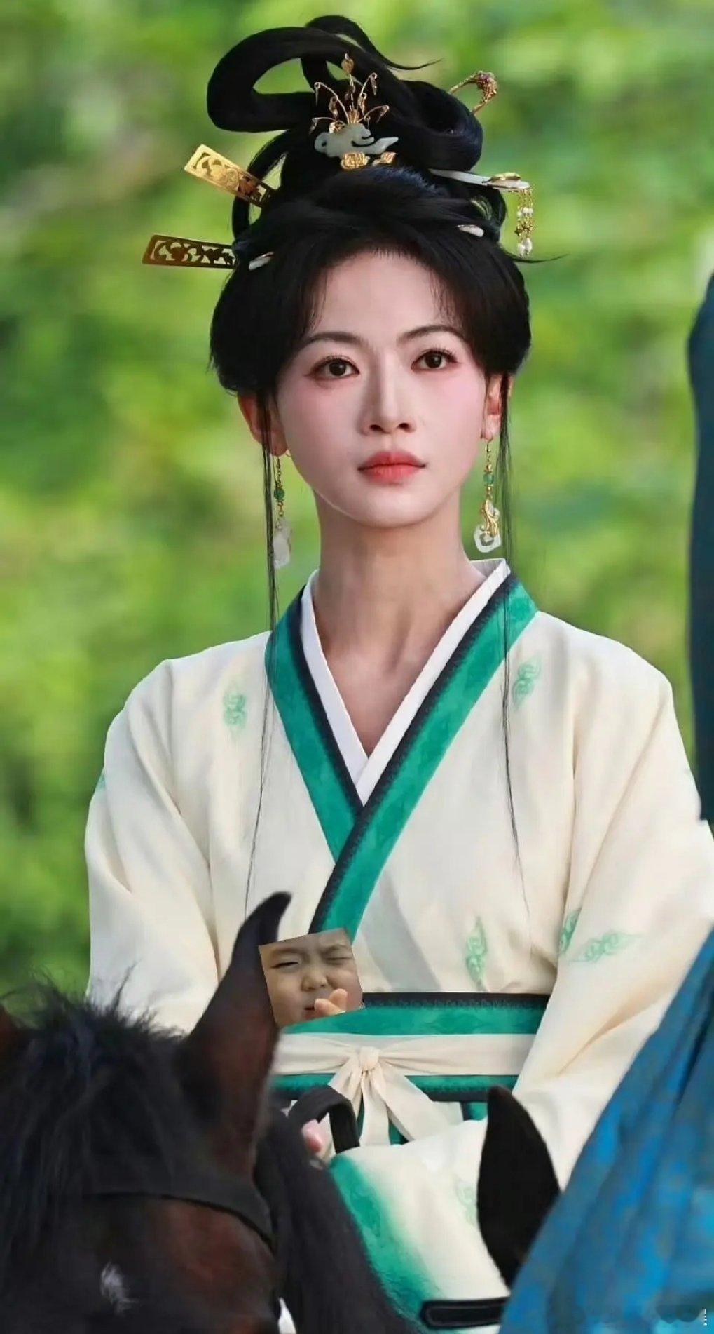 吴谨言面部平整度好高呀是美美了吗？ 