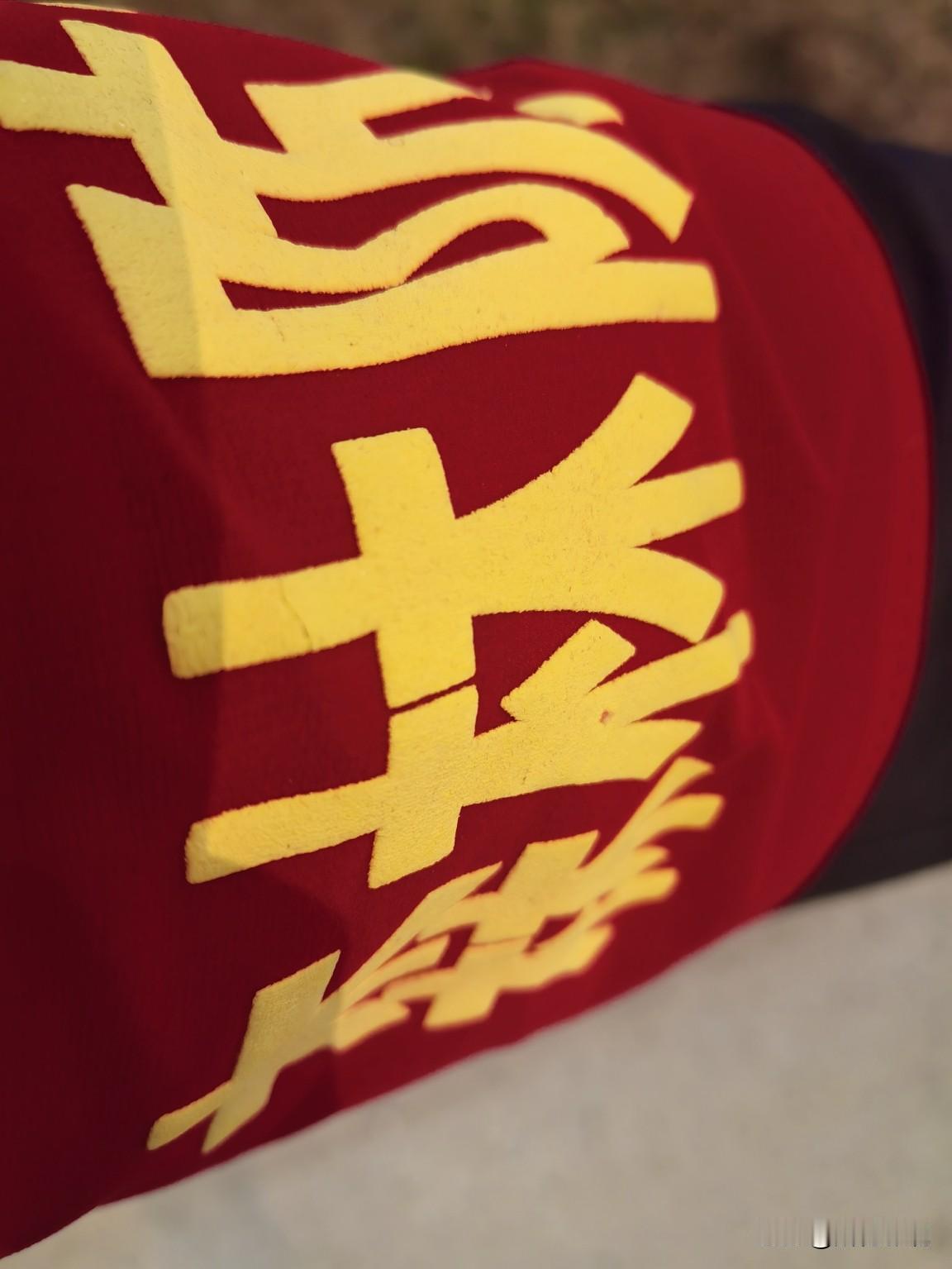 冬至

这几天一直在山里面森林防火。看着那些子女带着纸和冥票，还有吃的喝的来上坟