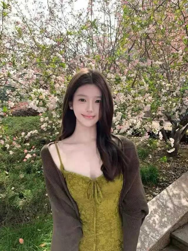 湖北恩施惊现绝色佳人，一颦一笑美得直击人心，堪称人间绝色！