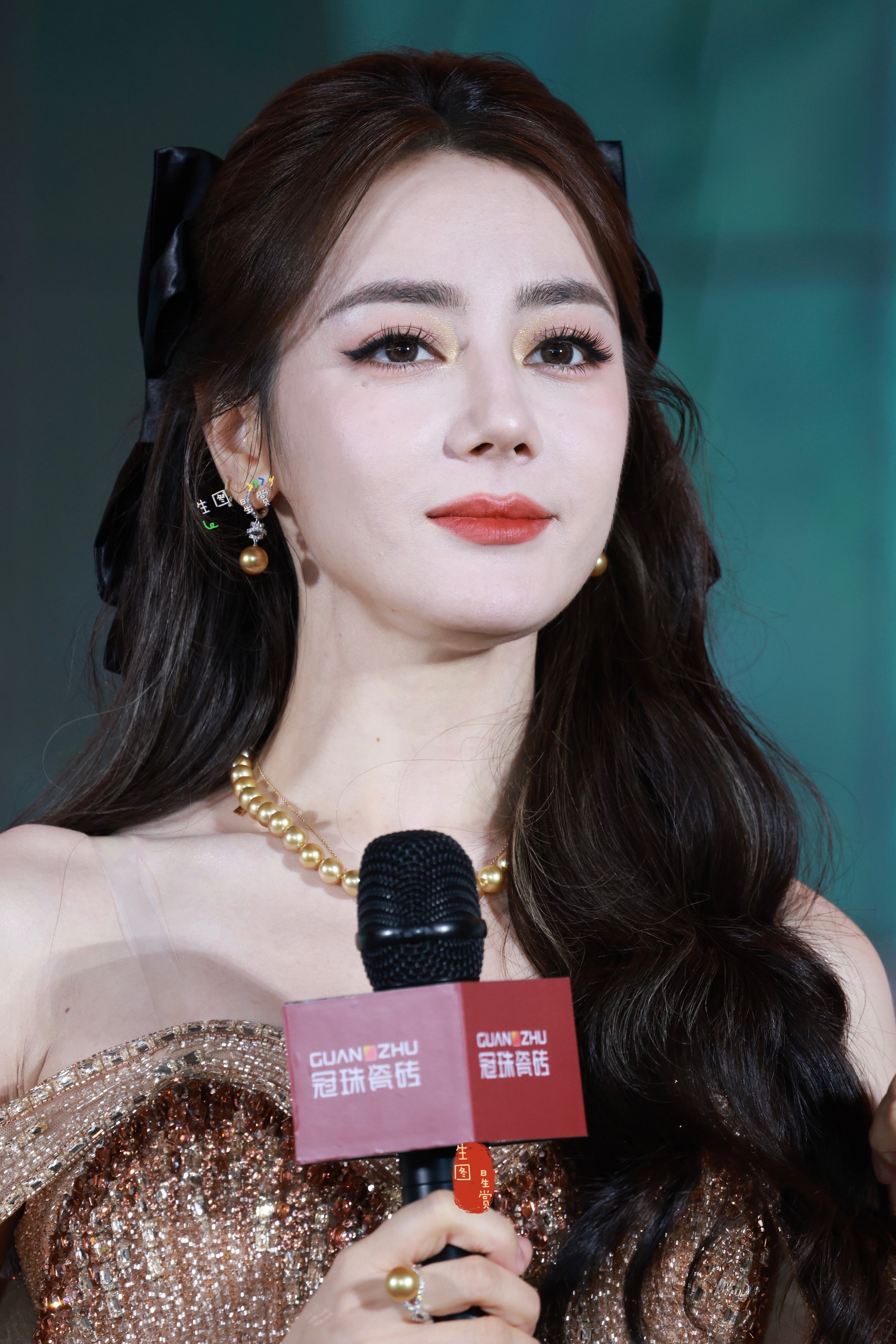 迪丽热巴冠珠瓷砖直播生图朋友在现场拍的，原相机直出📷 