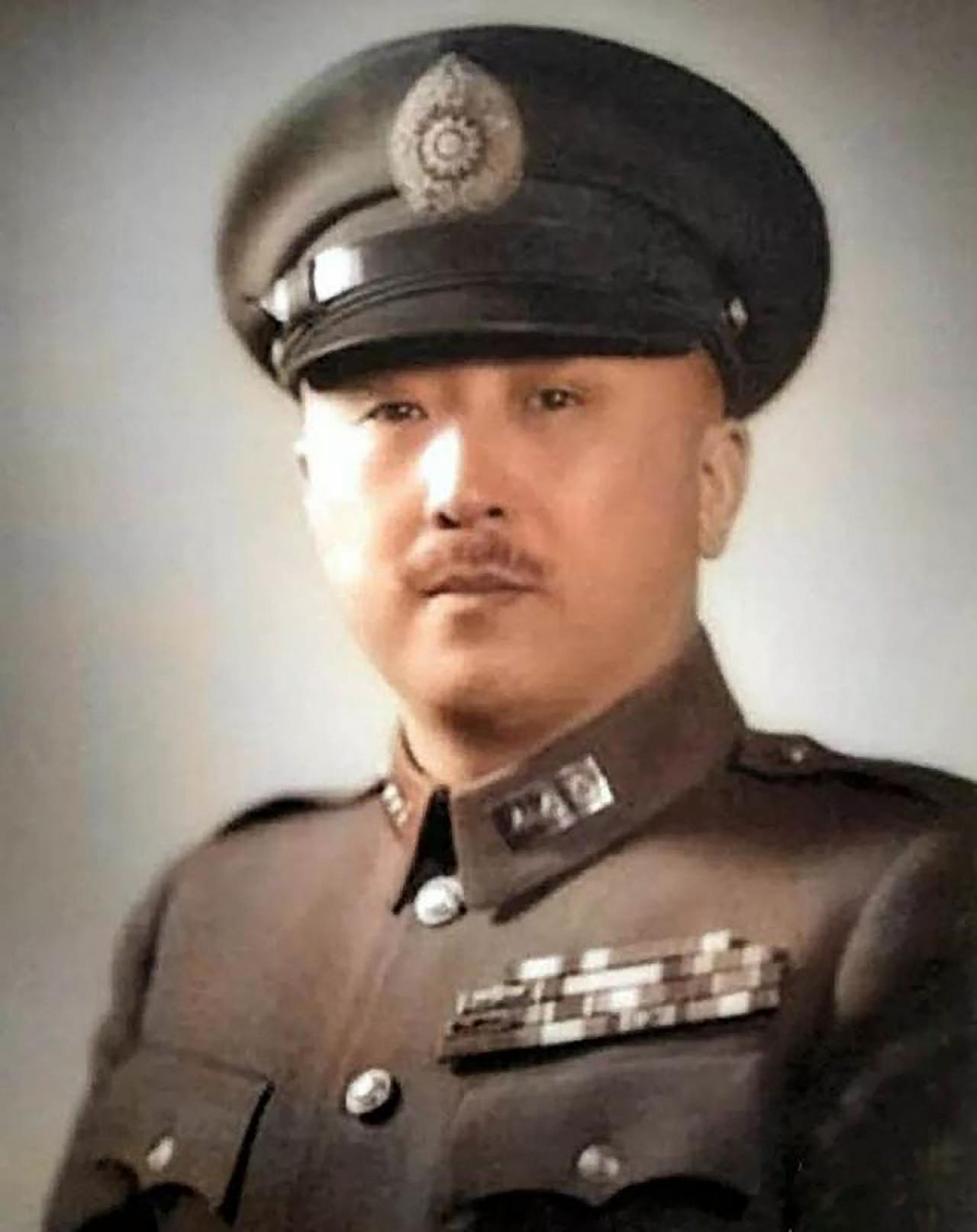 1949年1月，黄埔军校校长关麟征去看望被软禁的国军上将卫立煌，遭到门口宪兵阻拦
