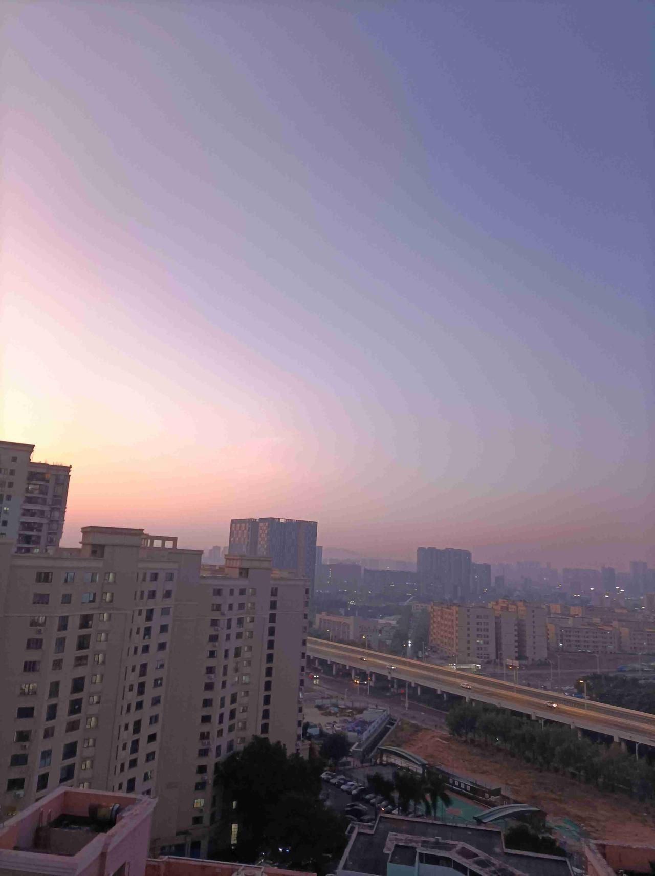 我的今日状态：😁轻松愉快
我这里的天气：☀️晴天，深圳今日晴转多云，气温10度