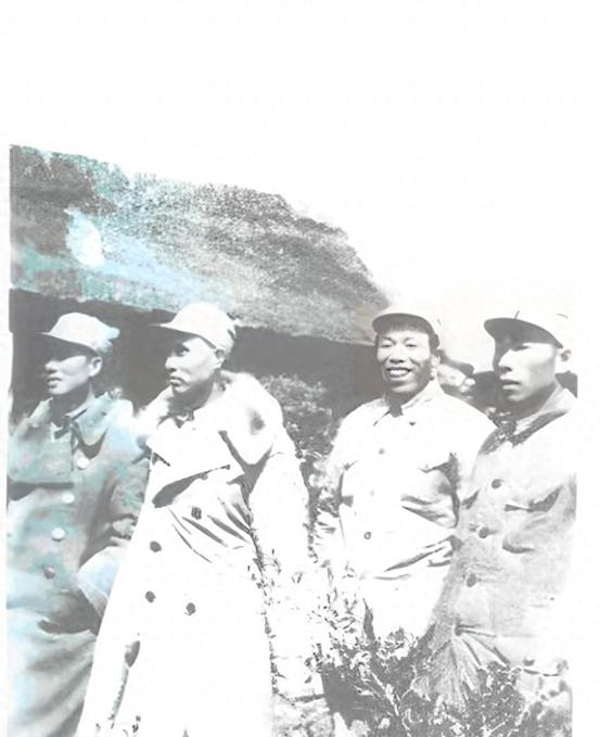 他曾是中原军区2纵副司令，到山东当上师长，不知身兼军区副司令
“1946年9月，
