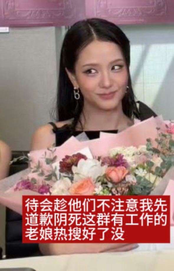 金智秀 两手空空也没关系～只要道歉足够多就好了！lisa 也是个爱笑的小女孩 