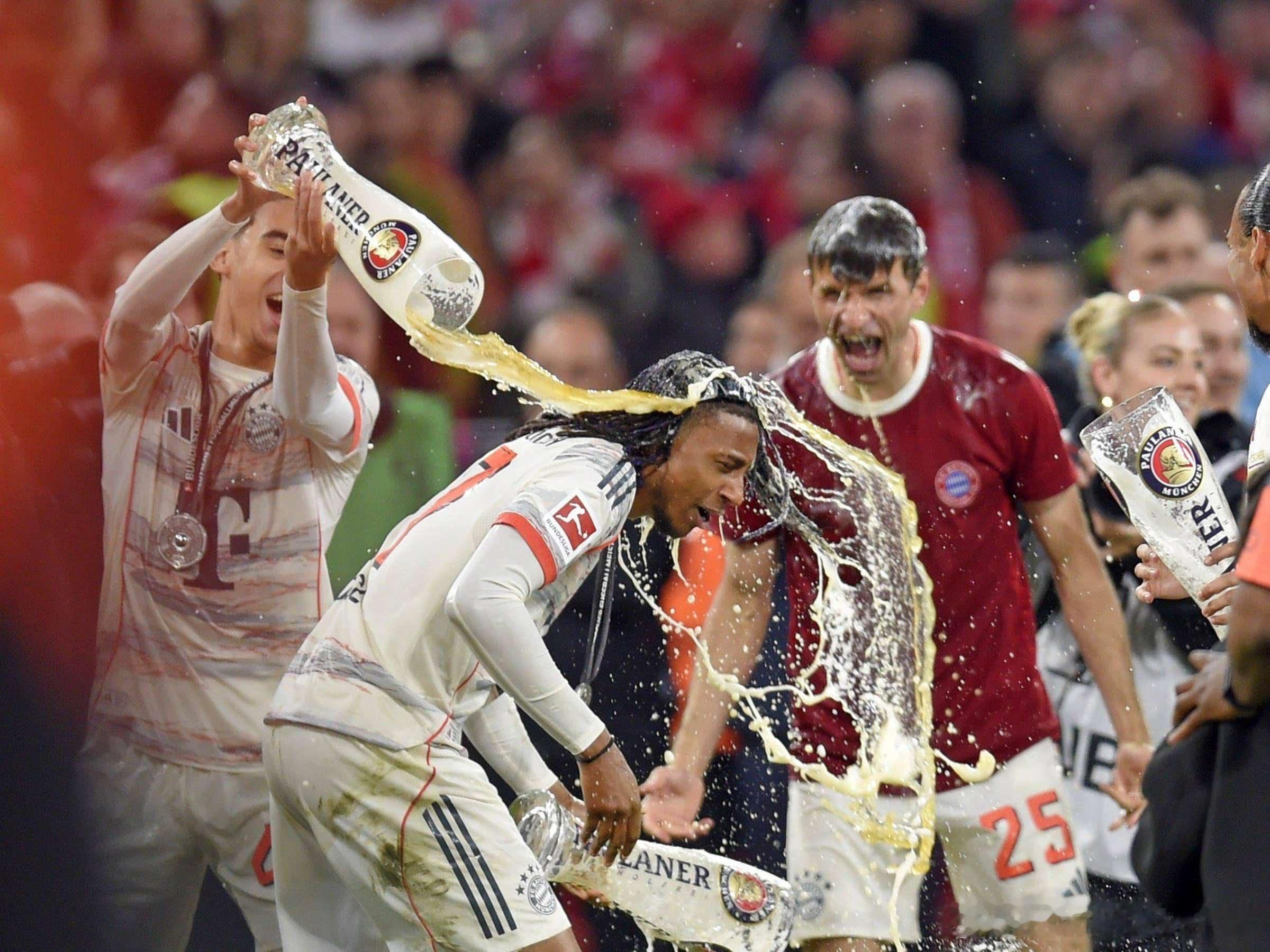 🚨🚨🚨多特刚刚客场落败，拜仁明晚不败就可提前4轮夺冠！ 