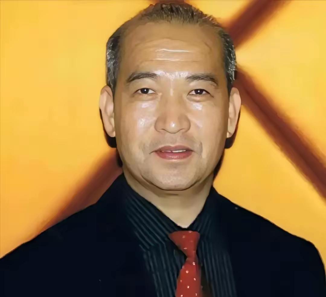 1981年，广东一男子继承巨额家产后，竟跑到英国伦敦，天天穿着破衣烂衫扛麻袋，活
