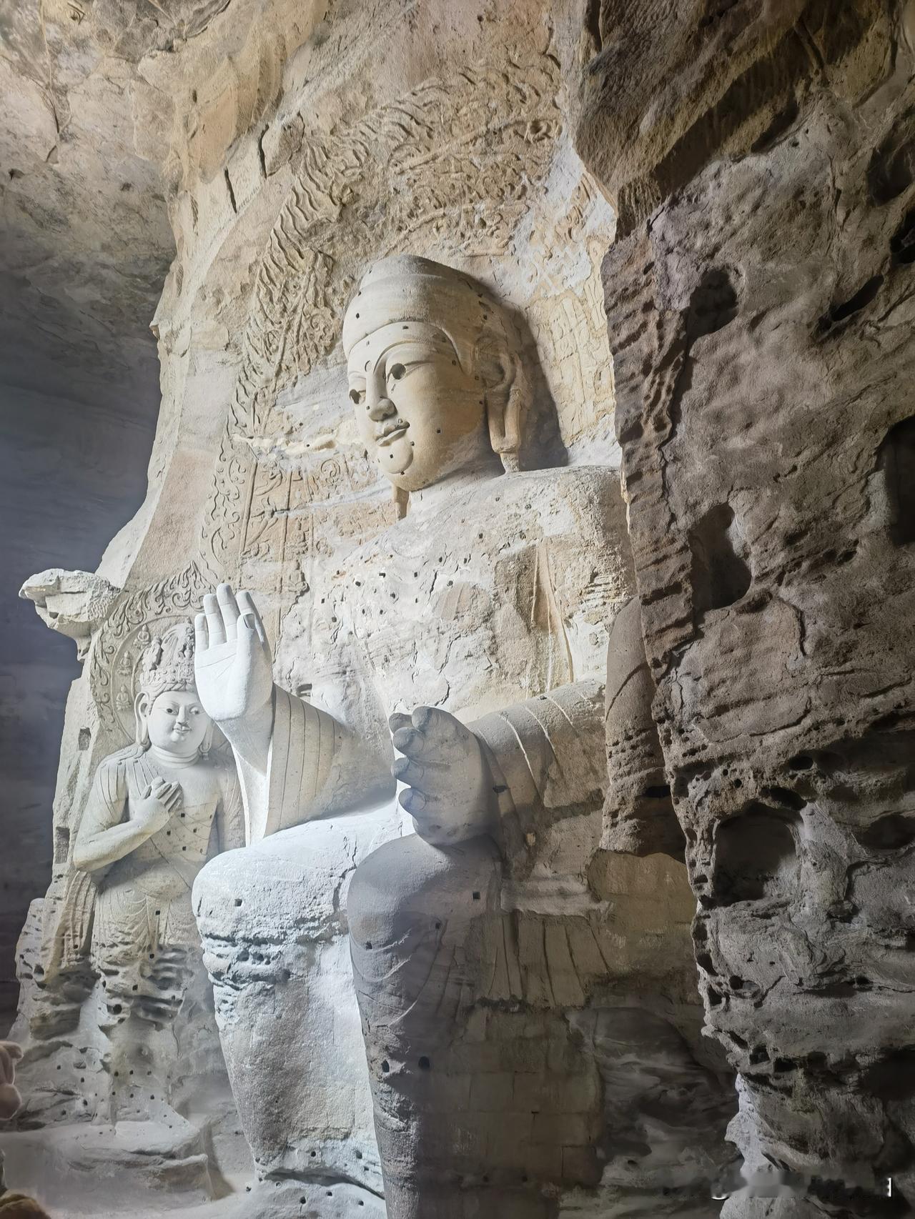 山西大同云岗石窟第三窟，未完工的石窟，内部照片曝光