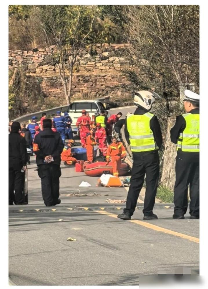 那晚辉县农家乐的那桌人，你们怎么想的？

把时间拨回10月16日凌晨，地点不是熟