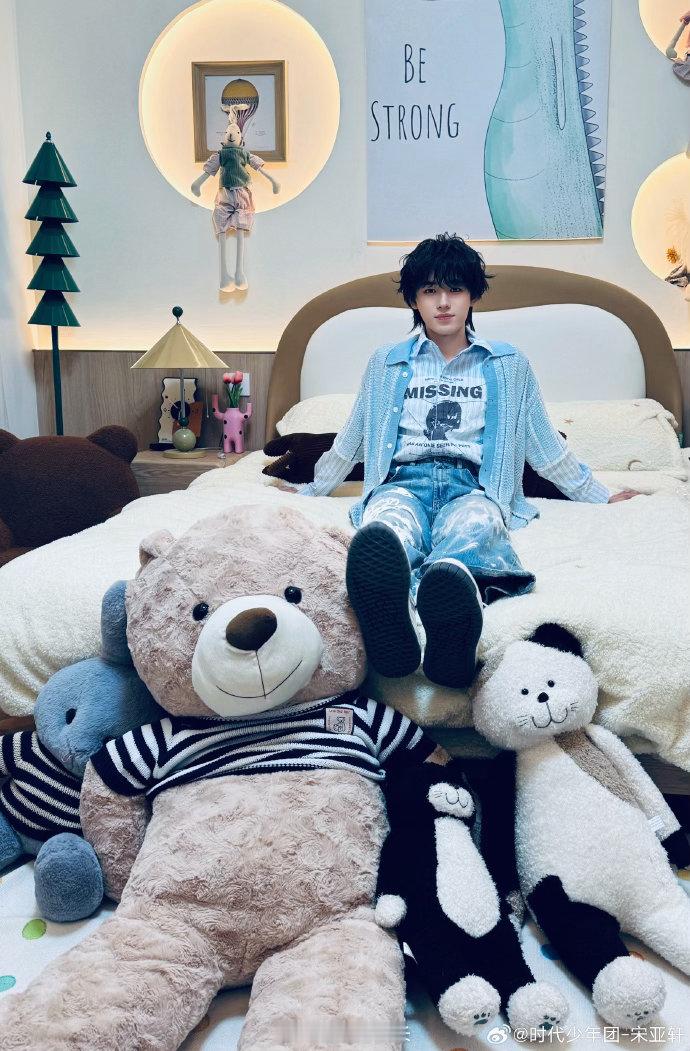 国粤无双拟邀阵容 喜欢单依纯常石磊张杰的有福了 陈小春带着满满的港风情怀加盟，粤