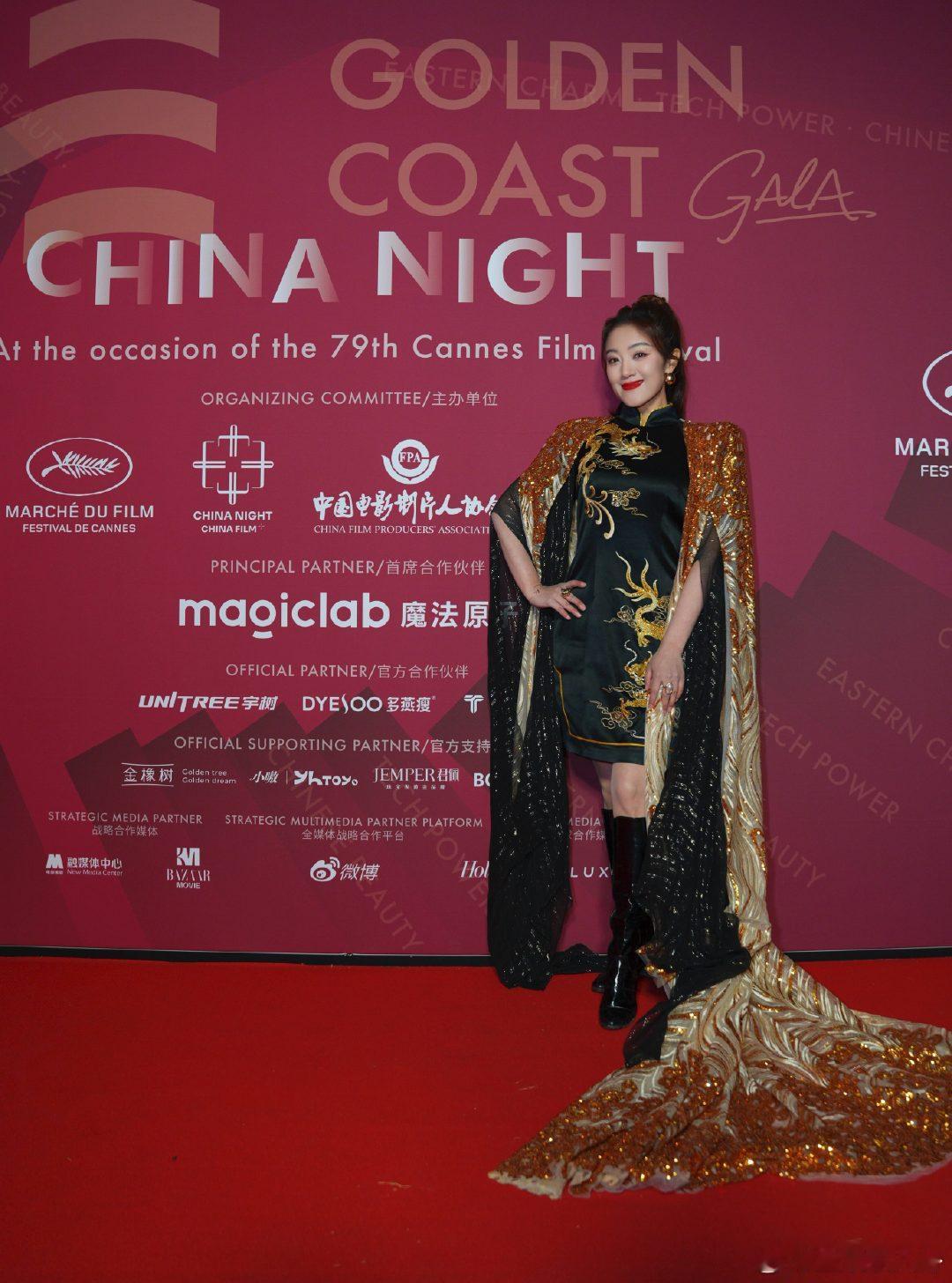 王小玮给外国人一点国风的震撼王小玮手脚弹琴就说中国人会武功吧 说真的，换我在现场